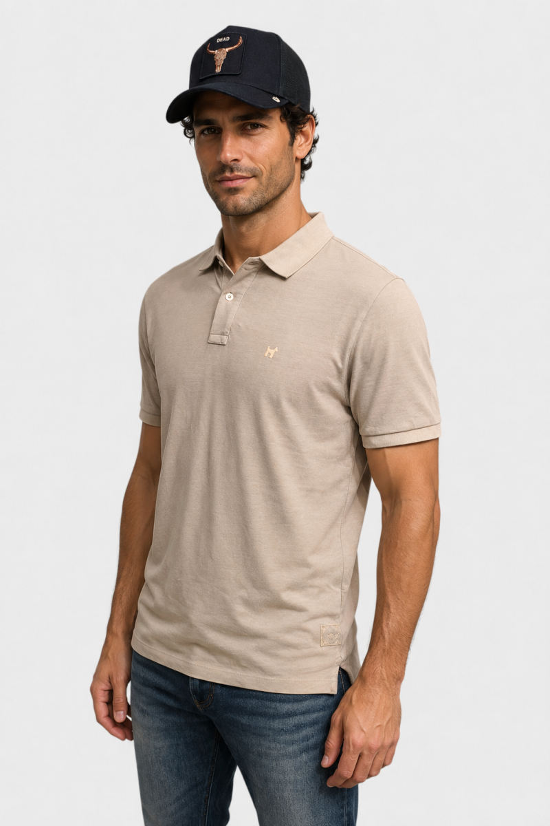  Polo Williot cómodo y versátil, perfecto para looks urbanos con estilo clásico y actual. 