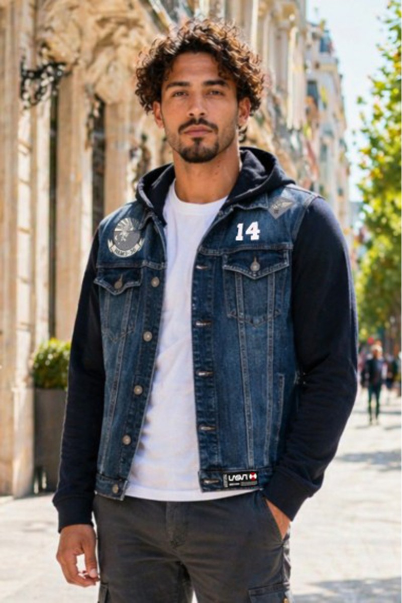  Cazadora denim La Sal con mangas y capucha en algodón azul marino, bordados exclusivos y gran bordado trasero. Edición limitada numerada de solo 100 unidades. 