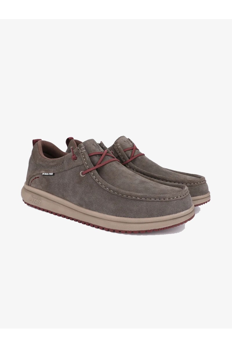  Calzado Walk in Pitas para hombre diseñado para ofrecer comodidad, ligereza y protección en el día a día. Con membrana impermeable y transpirable PITAS-TEX, suela ultraligera y un estilo casual fácil de combinar.  2