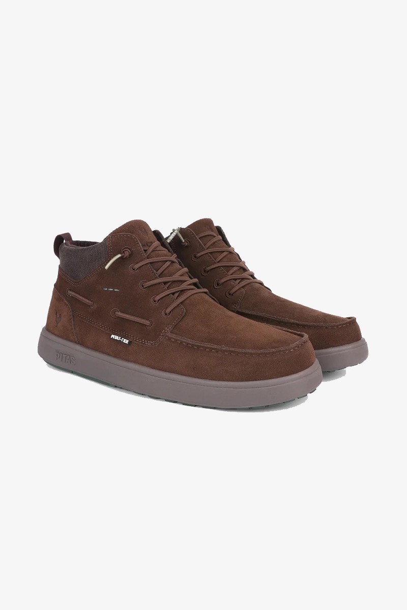  Calzado Walk in Pitas para hombre diseñado para ofrecer comodidad, ligereza y protección en el día a día. Con membrana impermeable y transpirable PITAS-TEX, suela ultraligera y un estilo casual fácil de combinar.  2
