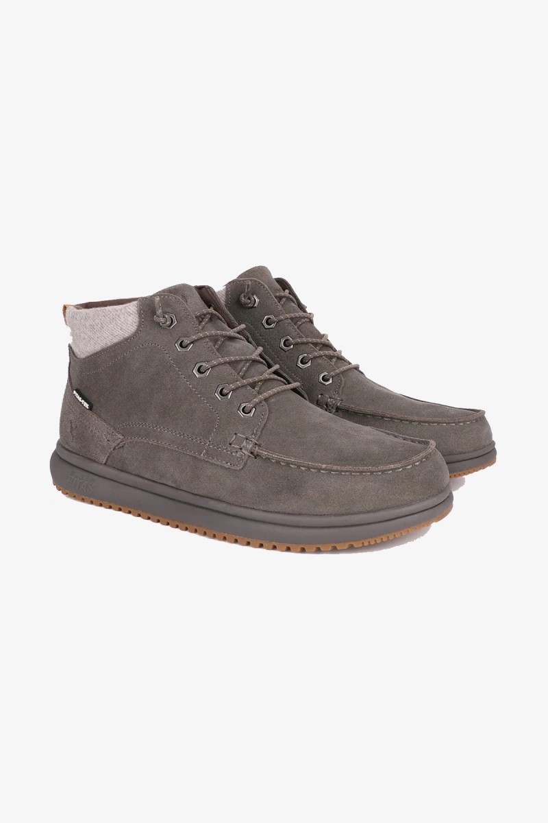  Calzado Walk in Pitas para hombre diseñado para ofrecer comodidad, ligereza y protección en el día a día. Con membrana impermeable y transpirable PITAS-TEX, suela ultraligera y un estilo casual fácil de combinar. 