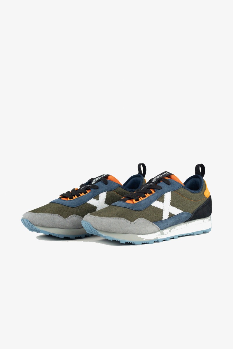  Zapatillas Munich de inspiración setentera que recuperan una de las siluetas clásicas de la marca. Su combinación de lona y serraje y su estética retro las convierten en una opción versátil para looks urbanos y casuales. 