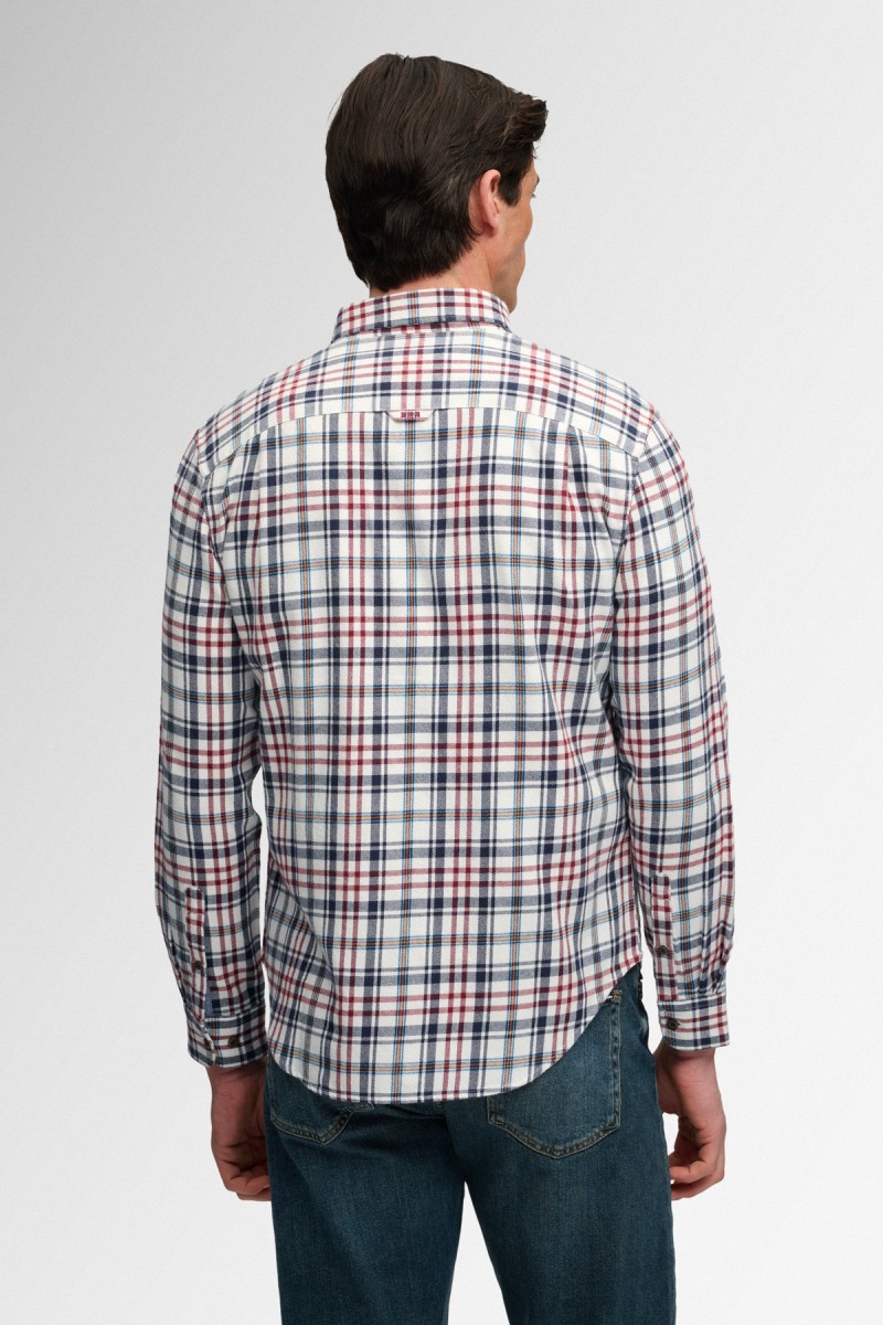  Camisa Superdry de manga larga confeccionada en 100% algodón orgánico con tejido de cuadros ligeramente cepillado. Su corte Relaxed Fit y estética inspirada en el workwear crean un estilo casual, cómodo y atemporal.  2