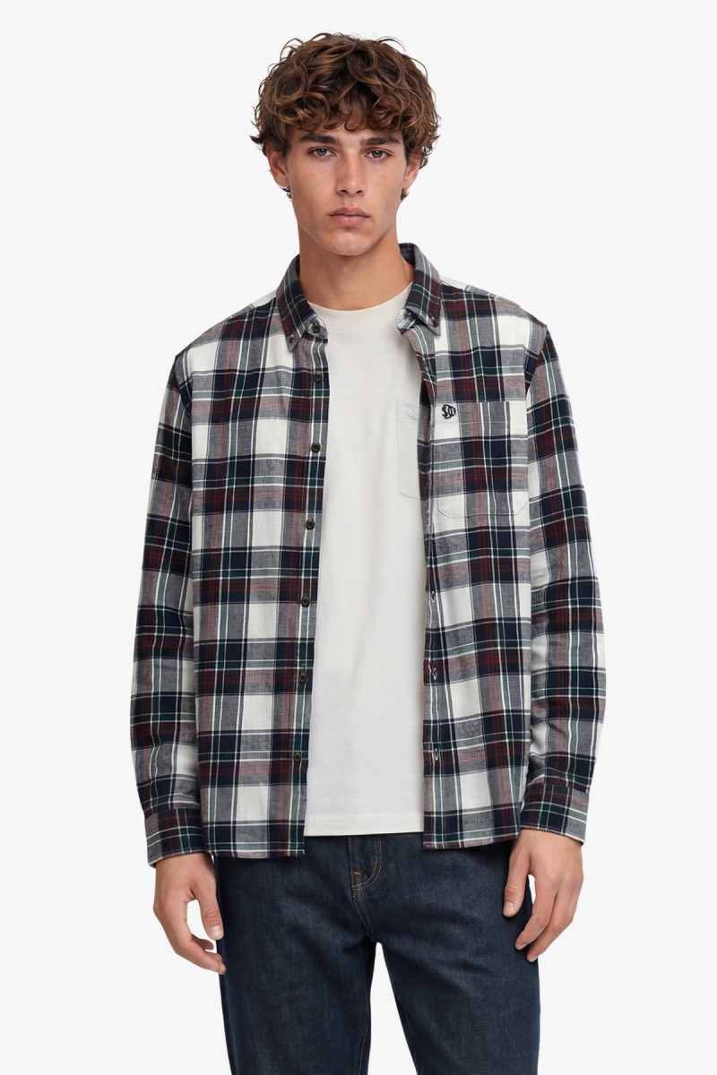  Camisa Superdry de manga larga confeccionada en 100% algodón orgánico con tejido de cuadros ligeramente cepillado. Su corte Relaxed Fit y estética inspirada en el workwear crean un estilo casual, cómodo y atemporal. 