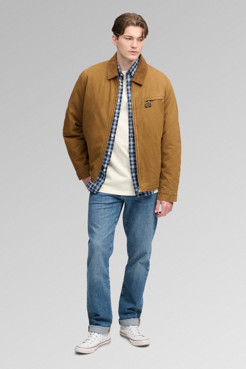 Cazadora Superdry para hombre de inspiración workwear con corte Relaxed Fit, tejido de sarga y característico cuello de pana. Su forro acolchado y sus múltiples bolsillos completan una prenda versátil con marcada estética heritage.  2