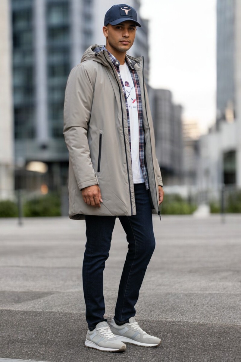 Look urbano funcional hombre con parka ligera | Uncode