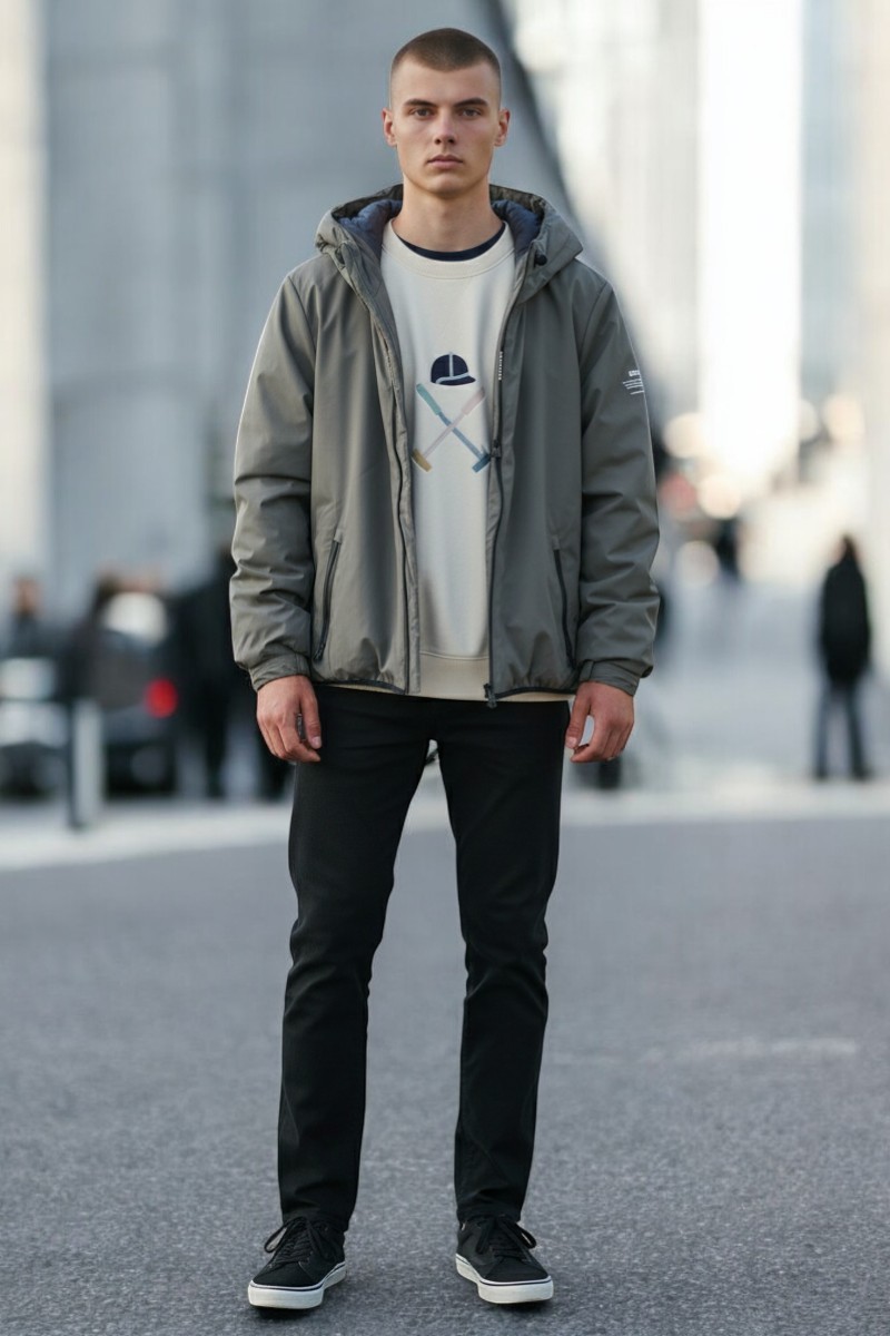 Look urbano minimal hombre con chaqueta ligera | Uncode